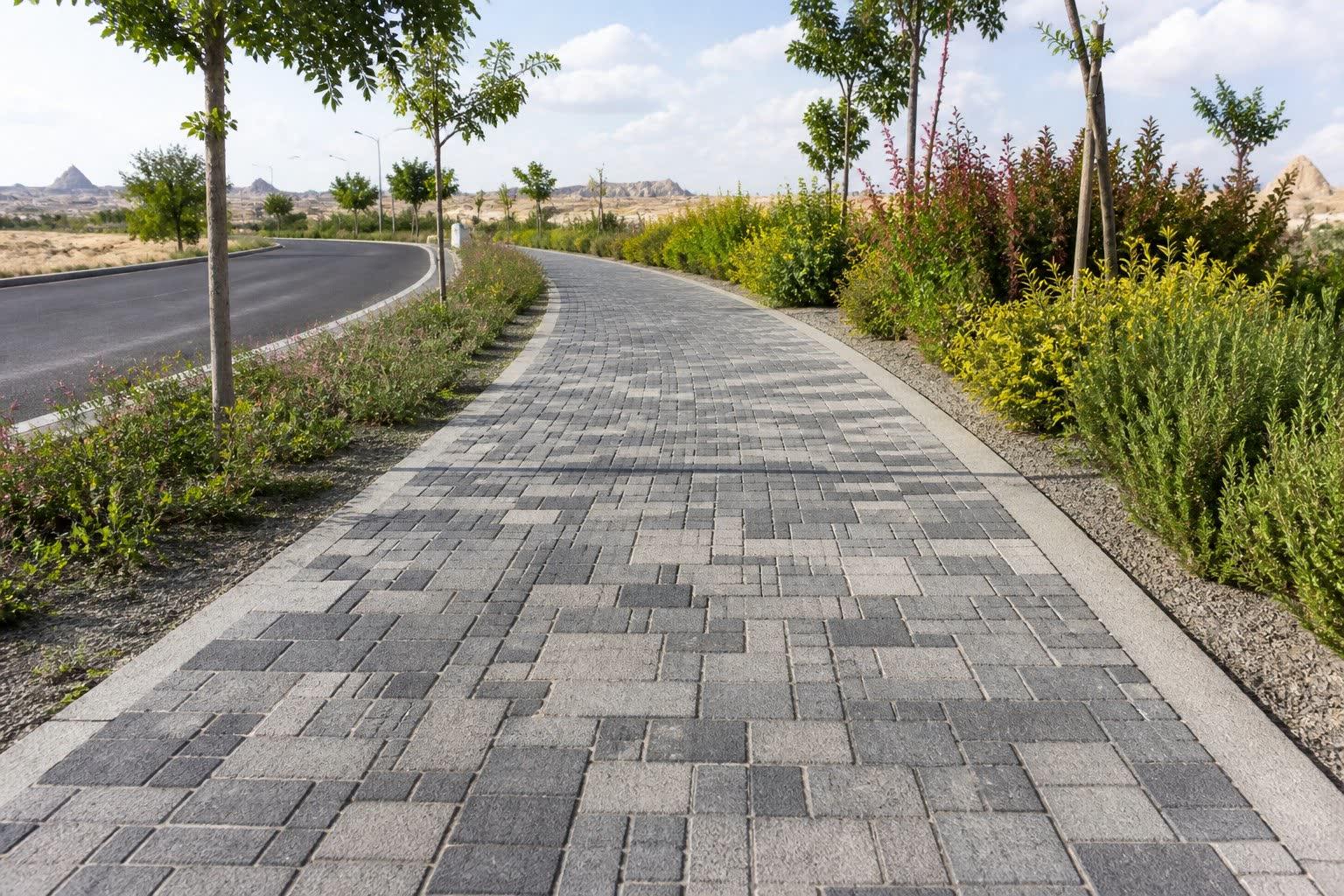 Yaya yolu, bordür ve peyzajda parke kullanımı